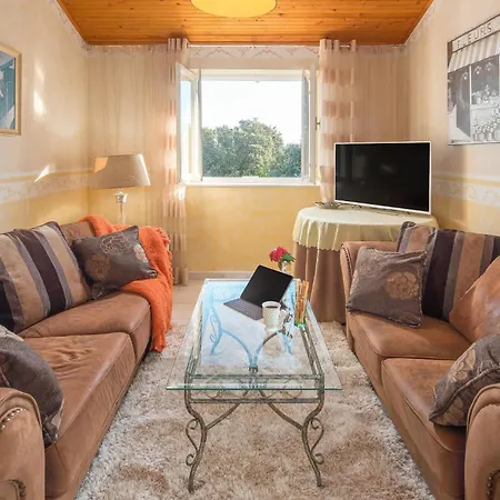 1 Bedroom Pet Friendly In *
