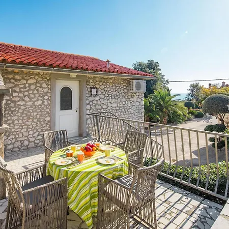 1 Bedroom Pet Friendly In