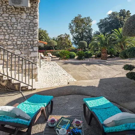 1 Bedroom Amazing In Apartment *